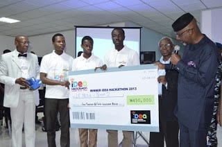 IDEA Hackathon 2013 Winners Le-Media Team TwoReceiving their Cheque