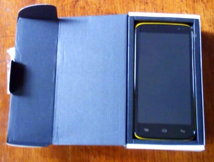 A first glimpse of Infinix Hot after opening the box