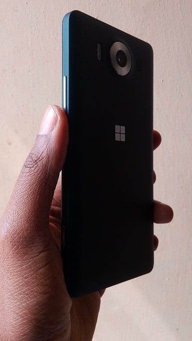 Photo showing Back and Side of Lumia 950