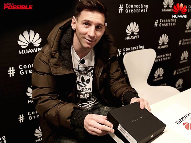 Lionel Messi Unboxing the Huawei Mate 8