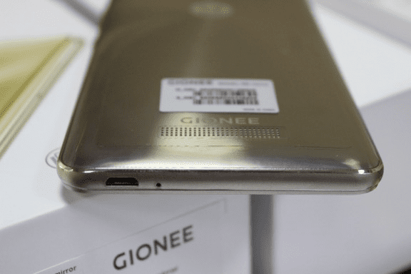 Gionee M6 Mirror bottom view showing the microUSB port