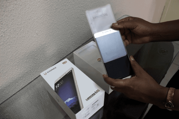 Unwrapping the Gionee M6 Phone