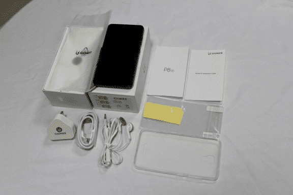 Gionee P8w showing everything in the Box