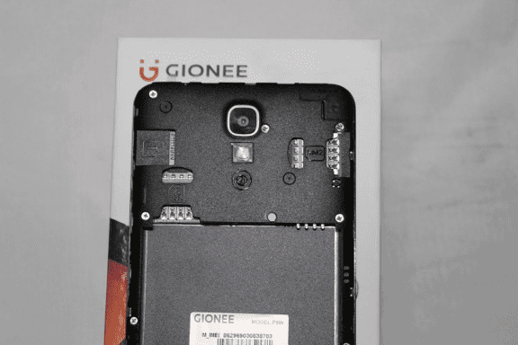 Inside the Gionee P8w showing the SIM slot