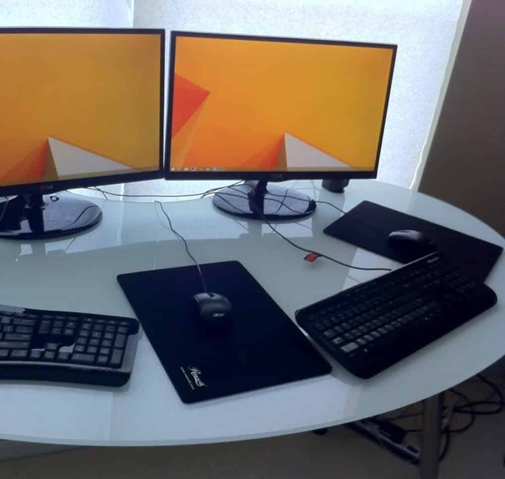 The Best Programmer's Setup Desk