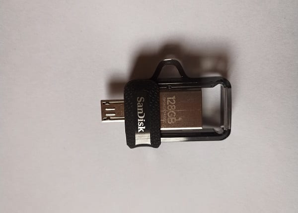 microUSB port of the 2 in 1 SanDisk Ultra Dual Drive m3.0
