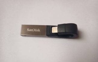 SanDisk iXpand Flash Drive for iPhone, iPad, Windows, and Mac Computers