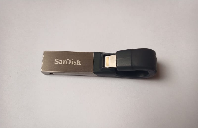 SanDisk iXpand Flash Drive for iPhone, iPad, Windows, and Mac Computers