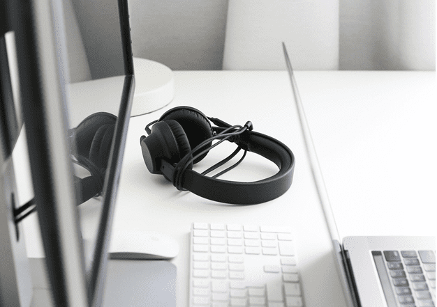 Making the Right Choice Between Wired and Wireless Headphones