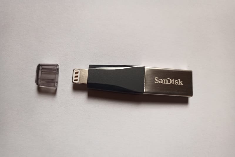 SanDisk iXpand Mini Flash Drive for iPhone, iPad, and PC / Mac