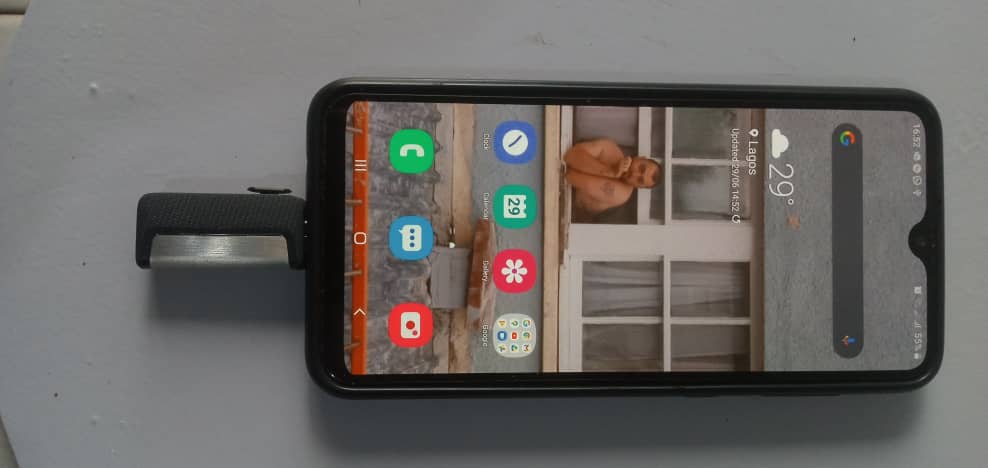 Dual Drive Connected to a Smartphone