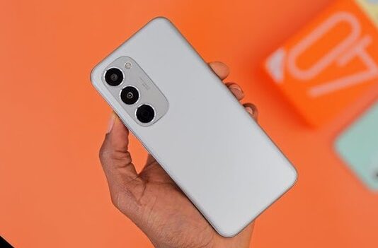 Tecno Spark 40 Pro+ in hand