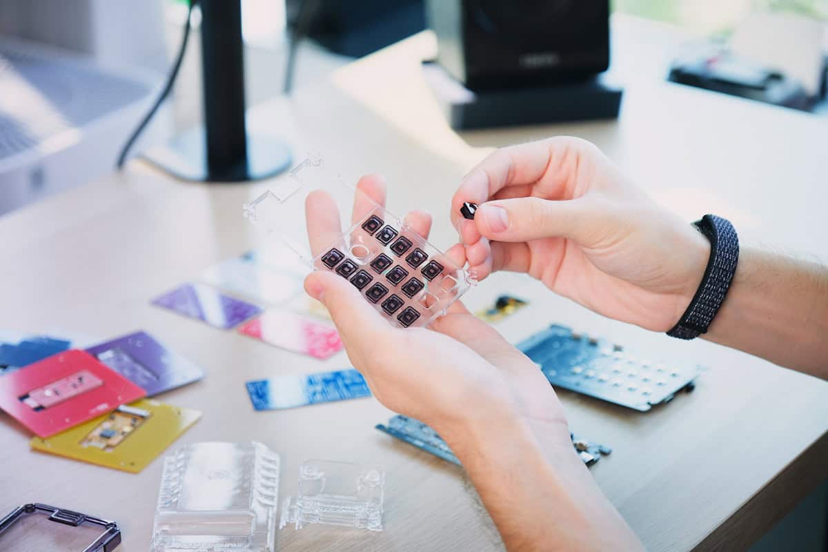 Assembling a MAKERphone 2.0 phone.